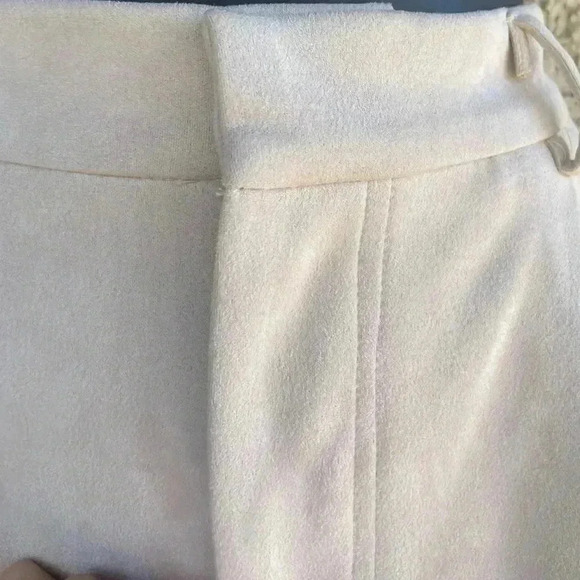 Glam women’s Shorts High Waist Fold Pleated Shorts color cream size M preloved - Picture 9 of 9